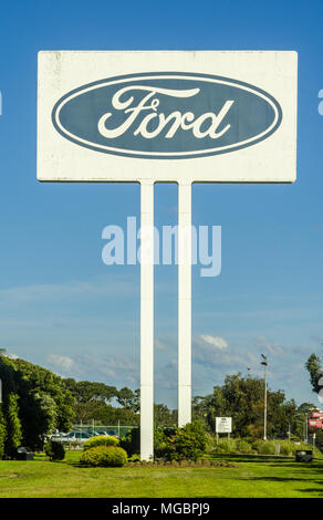 Affiche à l'extérieur de Ford Ford voiture usine désaffectée du moteur, Norlane, Geelong, Victoria, Australie Banque D'Images