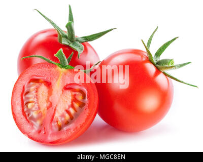 Deux tomates cerises et une section transversale de la tomate isolé sur fond blanc. Banque D'Images