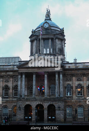 Une paire de sur-dimensionnés chatouillant bois debout sur le balcon de Liverpool Town Hall en mémoire de Sir Ken Dodd, dont les funérailles sont aujourd'hui comprend : Voir Où : Liverpool, Royaume-Uni Quand : 28 Mar 2018 Crédit : John Rainford/WENN.com Banque D'Images