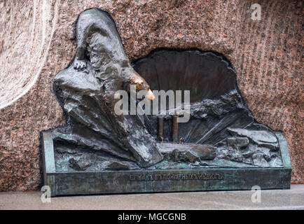 KRONSTADT, SAINT PETERSBURG, Russie - le 21 août 2017 : un fragment du monument de la Fédération Le Vice-amiral Stepan Makarov dans le carré d'ancrage Banque D'Images