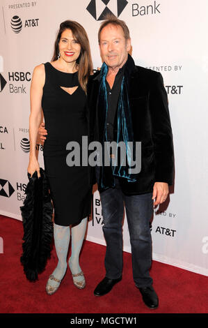 NEW YORK, NY - 23 avril : Maria Angelica et Simon Kirke assister à la projection de "Untogether" au cours de la 2018 Tribeca Film Festival au théâtre sur un SVA Banque D'Images