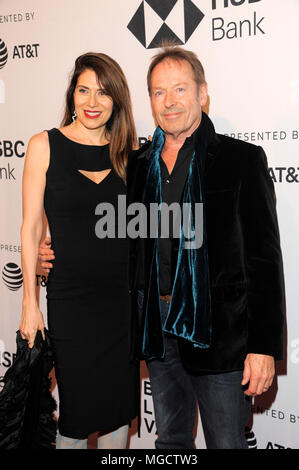 NEW YORK, NY - 23 avril : Maria Angelica et Simon Kirke assister à la projection de "Untogether" au cours de la 2018 Tribeca Film Festival au théâtre sur un SVA Banque D'Images