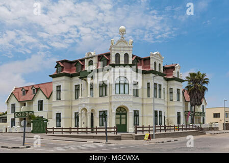 Le monument, Hohenzollernhaus et emblème de la ville Swakopmund, Namibie Banque D'Images