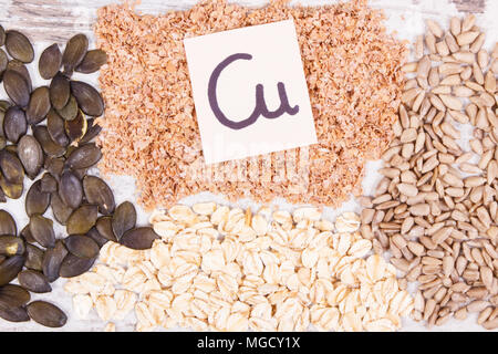 Les aliments sains contenant du cuivre, fibres alimentaires et de minéraux naturels, concept d'une alimentation saine Banque D'Images
