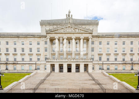 Belfast/N. Irlande - 31 mai 2015 : dans la région de East Belfast sont les édifices du Parlement à la fin de l'avenue Prince de Galles, également connu sous le nom de Stormont. Banque D'Images