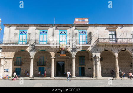 La HAVANE, CUBA - 16 janvier 2017 : Arcades du Palais du Conde Lombillo. sur la place de la Cathédrale, La Vieille Havane, Cuba. Banque D'Images