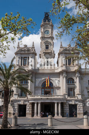 Façade avant de Ayuntamiento de Valencia Hôtel de Ville), Plaza del Ayuntamiento, Valencia, Espagne. Banque D'Images