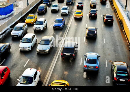 Moscou, Russie - 13 février : Vue de dessus de l'embouteillage, à Moscou le 13 février 2018. Banque D'Images