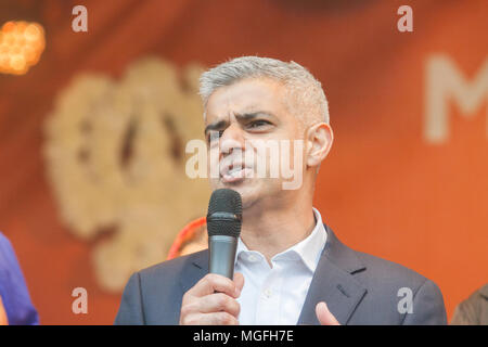 London UK. 28 aril 2018. Le maire de Sadiq Khan assiste à Londo Vaisakhi festival à Trafalgar Square qui célèbre de Punjabi Sikh et tradition, patrimoine et culture : Crédit amer ghazzal/Alamy Live News Banque D'Images