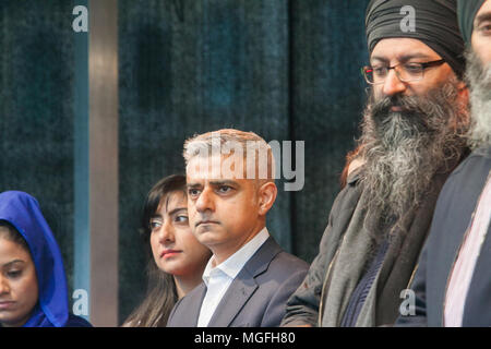 London UK. 28 aril 2018. Le maire de Sadiq Khan assiste à Londo Vaisakhi festival à Trafalgar Square qui célèbre et Sikh Punjabi tradition, patrimoine et culture : Crédit amer ghazzal/Alamy Live News Banque D'Images