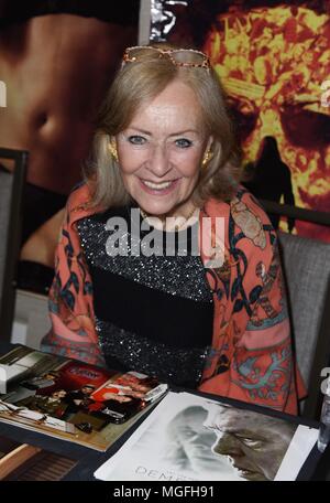 Parsippany, NJ, USA. Apr 27, 2018. Valerie Leon présents pour Chiller Theatre Toy, Modèle et Film Expo, Hilton Parsippany, Parsippany, NJ, le 27 avril 2018. Credit : Derek Storm/Everett Collection/Alamy Live News Banque D'Images