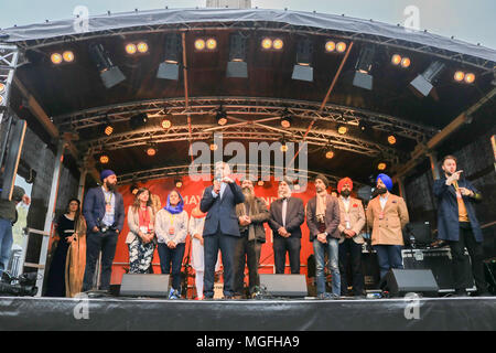 London UK. 28 aril 2018. Le maire de Sadiq Khan assiste à Londo Vaisakhi festival à Trafalgar Square qui célèbre et Sikh Punjabi tradition, patrimoine et culture : Crédit amer ghazzal/Alamy Live News Banque D'Images