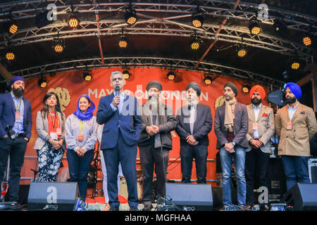 London UK. 28 aril 2018. Le maire de Sadiq Khan assiste à Londo Vaisakhi festival à Trafalgar Square qui célèbre et Sikh Punjabi tradition, patrimoine et culture : Crédit amer ghazzal/Alamy Live News Banque D'Images