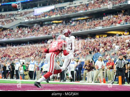 23 septembre 2017 : Texas A&M Aggies wide receiver Christian Kirk # 3 dans le sud-ouest Classic NCAA Football match entre le Texas A&M Aggies et l'Université de l'Arkansas a été rédigé Craftsman aspirateur avale # 47 au deuxième tour de la draft par les Arizona Cardinals chez AT&T Stadium à Arlington, TX Texas a défait l'Arkansas 50-43 Albert Pena/CSM Banque D'Images