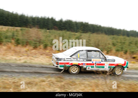 Forêt de Kielder, Northumberland, Royaume-Uni, 28 avril 2018. Pilotes de rallye dans la concurrence internationale et le Rallye Pirelli FUCHS Lubrifiant MSA British Historic Rally Championship. (Spéciale 1 - Pundershaw 1). Andrew Cheal/Alamy Live News Banque D'Images