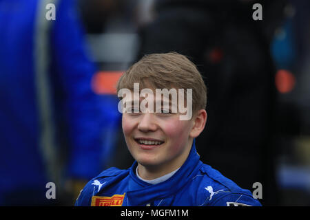 Rockingham, Royaume-Uni. Apr 28, 2018. Cbrd British Formula 3 (F3) pilote de championnat Billy Monger (Carlin) dans le paddock Crédit : Paren Raval/Alamy Live News Banque D'Images