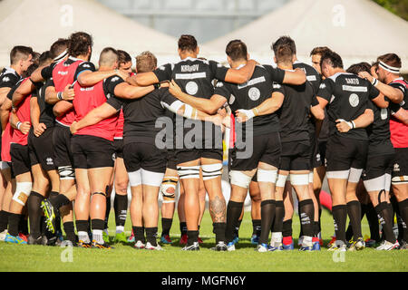 Treviso, Italie. 28 avril, 2018. Les joueurs de zèbre parler le match avec Benetton Rugby dans GuinnessPro14©Massimiliano Carnabuci/Alamy live news Banque D'Images