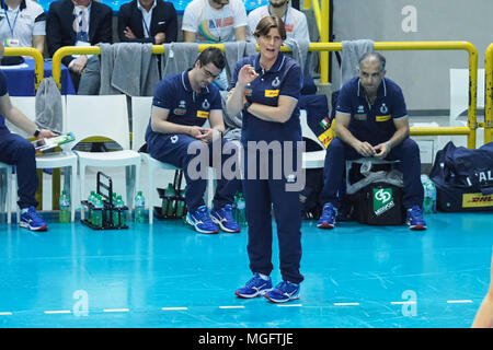 Corigliano-Rossano, Italie. 28 avril 2018. Corigliano-Rossano, entraîneur de l'Italie, au cours de la Cresta Monica Italy-Spain match dans le tournoi de qualification pour les Championnats d'Europe des moins de 20 Volley-ball 27/04/2018 Corigliano-Rossano, Italie. 28 avril 2018. Corigliano-Rossano, Italie : Crédit Photo indépendant Srl/Alamy Live News Banque D'Images