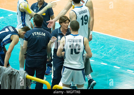 Corigliano-Rossano, Italie. 28 avril 2018. Corigliano-Rossano, entraîneur de l'Italie au cours de l'Bulgaria-Italy Cresta Monica match dans le tournoi de qualification pour les Championnats d'Europe des moins de 20 Volley-ball 28/04/2018 Corigliano-Rossano, Italie. 28 avril 2018. Corigliano-Rossano, Italie : Crédit Photo indépendant Srl/Alamy Live News Banque D'Images