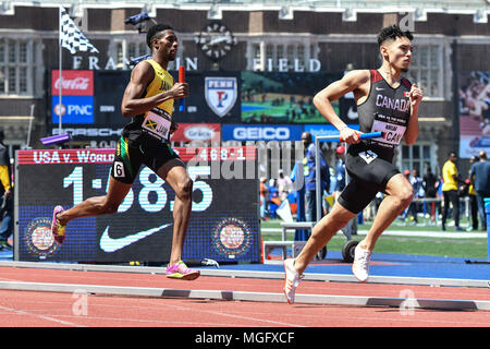 Philadelphie, Pennsylvanie, USA. Apr 28, 2018. MOHANO KHELAF et DANIELLE GLAVE en action au cours de l'USA vs le monde Sprint Medley au champ Franklin de Philadelphie, Pennsylvanie. Credit : Amy Sanderson/ZUMA/Alamy Fil Live News Banque D'Images