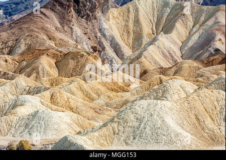 Paysage d'érosion de Zabriskie Point dans la Death Valley National Park, California, USA Banque D'Images