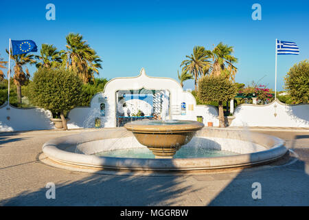 Fontaine d'eau circulaire à Kalithea (Rhodes, Grèce) Banque D'Images