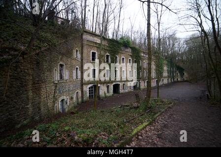 Les 200 ans, fort du Haut-Buc, et abandonnés sur le fort défensif sur la périphérie de Paris, France. Banque D'Images