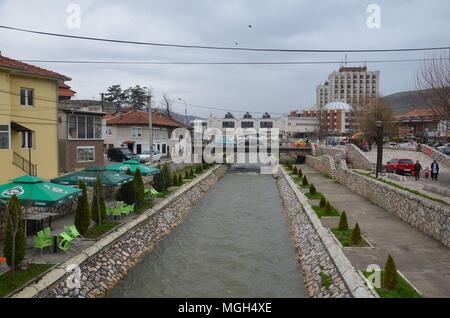 La ville de Novi Pazar, dans la région historique du Sandjak, Serbie : l'hôtel Vrbak moderniste Banque D'Images