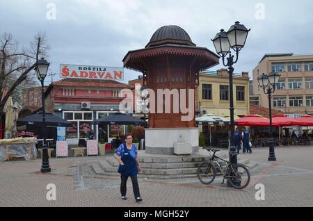 La ville de Novi Pazar, dans la région historique du Sandjak, Serbie : la fontaine centrale (Sebilj) Banque D'Images