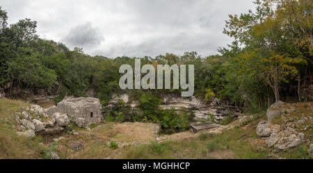 Chichen Iza, le Mexique, l'Amérique du Sud : [cenote Maya trou, Ruines de la ville antique de Chichen Itza dans la jungle du Yucatan, de l'UNESCO Tourisme Banque D'Images