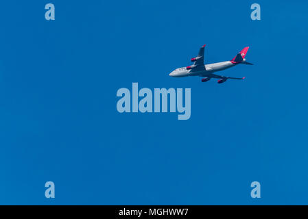 Virgin Atlantic Boeing 747 jumbo jet big blue sky Banque D'Images