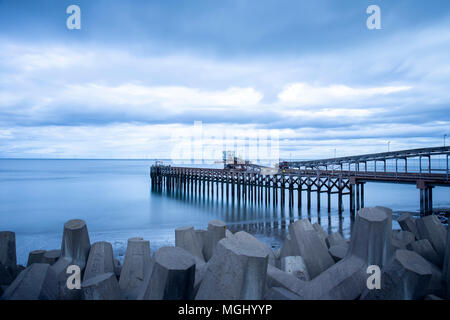 Carrière et de Raynes jetée avec la défense de la mer dans le Nord du Pays de Galles UK Llanddulas Banque D'Images