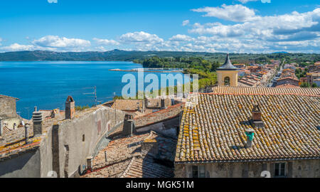 Dans la vue panoramique sur la Marta, Lac de Bolsena, province de Viterbe, Latium. Banque D'Images