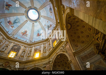 Vue intérieure de la Basilique de Santa Margherita à Montefiascone, province de Viterbe, Latium, Italie centrale. Banque D'Images