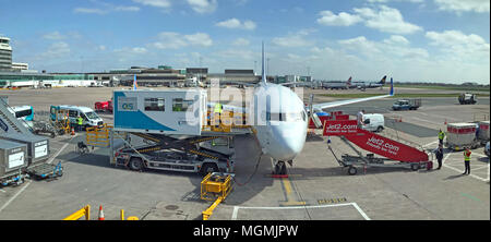 Jet2 avions à l'aéroport de Manchester, QUI a été le meilleur prestataire de vacances Banque D'Images