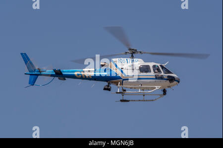 California Highway Patrol hélicoptère de patrouille. Banque D'Images