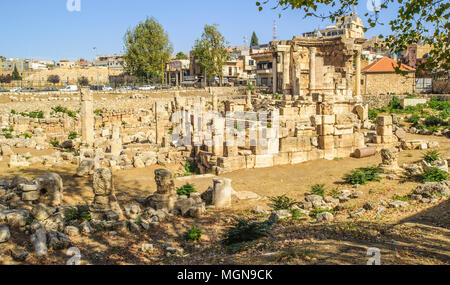 Grande cour du temple de Baalbek. Baalbek, une ville dans la vallée de la Bekaa du Liban située à l'est de la rivière Litani. Ruines de la période romaine. Banque D'Images
