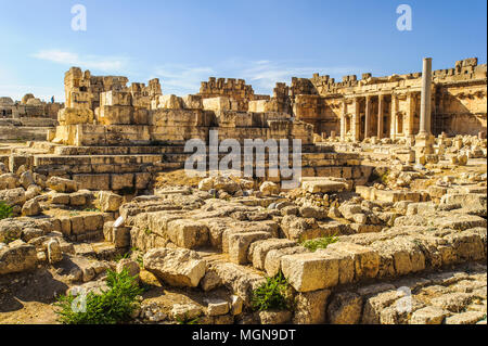 Grande cour du temple de Baalbek. Banque D'Images