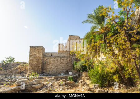 Château des croisés de Byblos, Liban. Il a été construit par les croisés au 12ème siècle à partir de calcaire autochtone et les vestiges de structures romaines. Banque D'Images