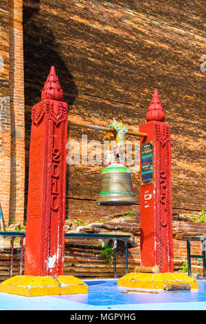 Mingun Pahtodawgyi Bell près de site, est un monument incomplète stupa, commencé par le roi Bodawpaya en 1790 Banque D'Images