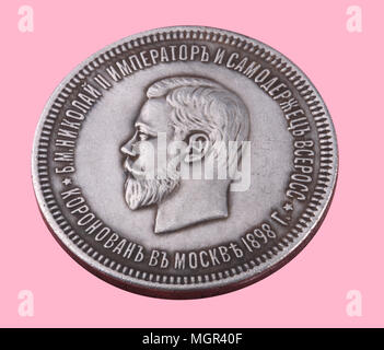 Ruble coin isolé sur fond rose Banque D'Images