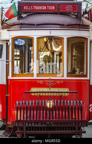 Lisbonne - le 9 avril : la fameuse ligne rouge vintage vieux tramways touristiques le 9 avril 2018 à Lisbonne, Portugal Banque D'Images