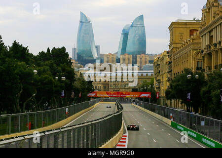 Baku, Azerbaïdjan. Apr 28, 2018. BAKU, AZERBAÏDJAN : Fernando Alonso de conduite ESP (7) l'équipe Ferrari sur la voie pendant les qualifications pour l'Azerbaïdjan la Formule Un Grand Prix sur le circuit de la ville de Bakou, le 28 avril 2018 à Bakou, Azerbaïdjan. Credit : Aziz Karimov/Pacifci Press/Alamy Live News Banque D'Images