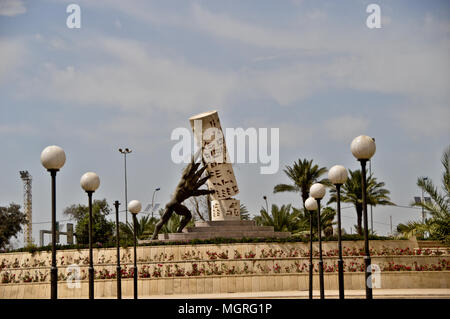 Enregistrer l'Iraq Statue conçu par le sculpteur irakien Mohammed Ghani Hikmat .qui situé à Bagdad. Banque D'Images