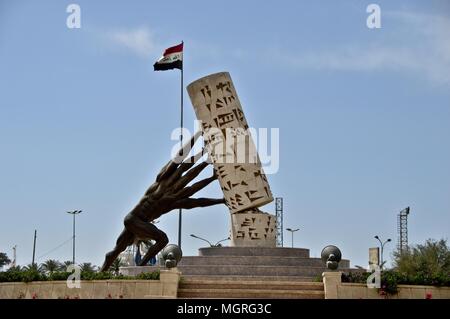 Enregistrer l'Iraq Statue conçu par le sculpteur irakien Mohammed Ghani Hikmat .qui situé à Bagdad. Banque D'Images