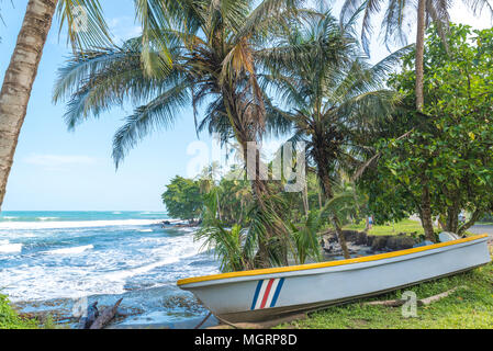 Playa Negra - plage noire à Cahuita, Costa Rica - Limon - paradis tropicaux et plages à côte des Caraïbes Banque D'Images