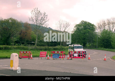 Le Cheddar, le Royaume-Uni. 29 avril 2018. Draycott Road à Cheddar fermée en raison d'accident de la circulation, causant des deelayed et chaos dans le village le jour de la plus grande Car Boot Sale dans le Sud Ouest. Des rapports de témoins initiale qu'il y a des morts. S'est produite à environ 6h30 ce matin. Credit : Timothy Gros/Alamy Live News Banque D'Images