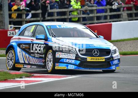 Donington, UK, le 28 avril 2018. Aiden Moffat prend la troisième place en 2018, la course de Donington BTCC pour 1 outils Laser Racing dans sa Mercedes A-Class Crédit : Guy Swarbrick/Alamy Live News Crédit : Guy Swarbrick/trackcycling.net/Alamy Live News Crédit : Guy Swarbrick/trackcycling.net/Alamy Live News Banque D'Images