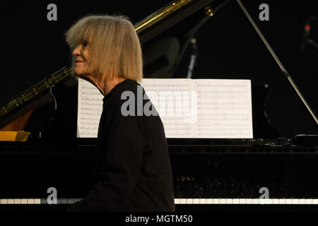 Torino, Italie. 28 avril 2018. Le compositeur et pianiste de jazz américaine Carla Bley à Torino Jazz Festival 2018 Credit : Marco Destefanis/Alamy Live News Banque D'Images