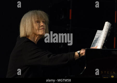 Torino, Italie. 28 avril 2018. Le compositeur et pianiste de jazz américaine Carla Bley à Torino Jazz Festival Crédit : Marco Destefanis/Alamy Live News Banque D'Images